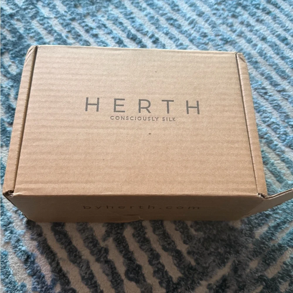 New 100% Silk Herth Panties - Picture 3 of 8